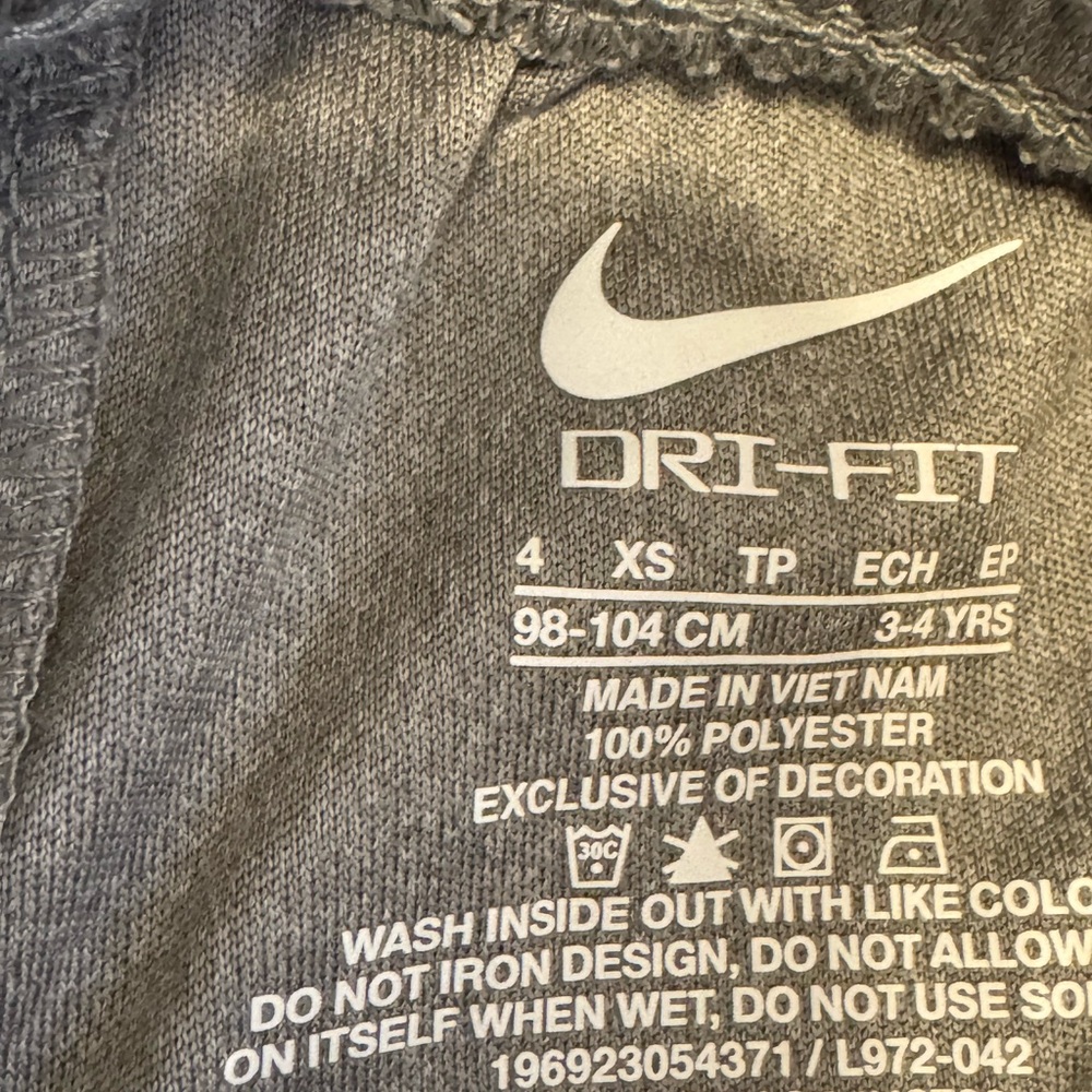 Nike Dri-Fit Kids Polo Shirt and shorts set in Navy and Gray - size 4 (XS) - Picture 3 of 4